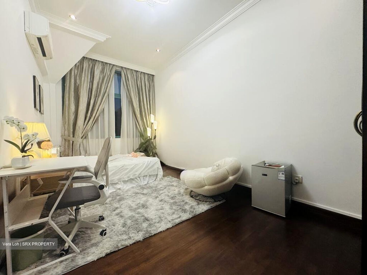 Kew Vale (D16), Terrace #497017601